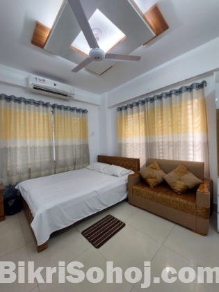 Rent Furnished 1BHK Apartment in Bashundhara R/A.